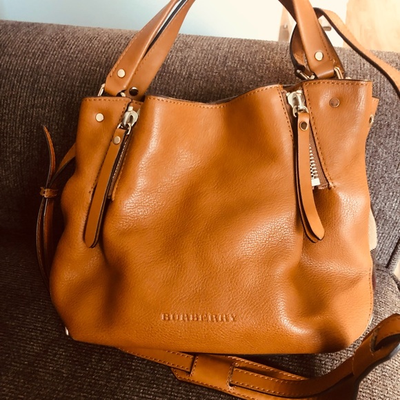 Burberry leather and cloth very clean inside and out still like new small size - Picture 5 of 8